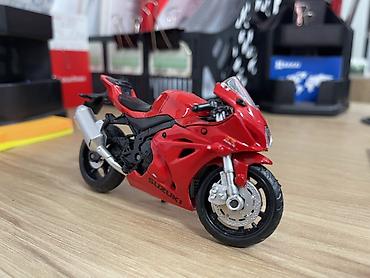 case logic: Коллекционная модель мотоцикла Suzuki (спортивный байк), масштабный — 1