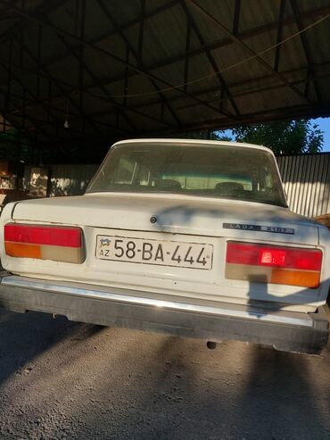 VAZ (LADA): Nömrə satılır 1500 azn. əlaqə saxlayın maşında satılır razılaşma yolu