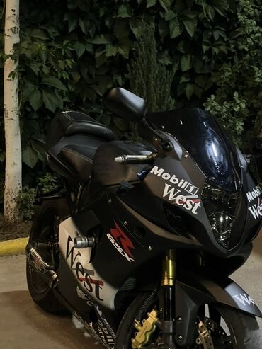 я ищу мотоцикл: Мотоцикл Suzuki GSX-R 1000 в черном цвете с гоночной раскраской Mobil