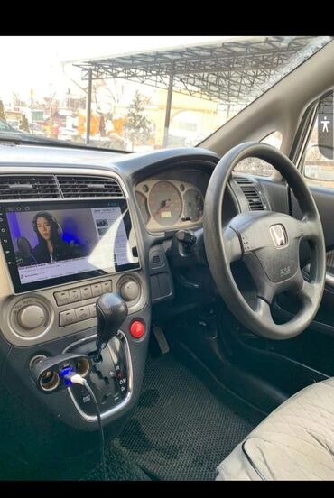 семиместные машины: Honda Stream: 2002 г., 2 л, Автомат, Бензин, Универсал