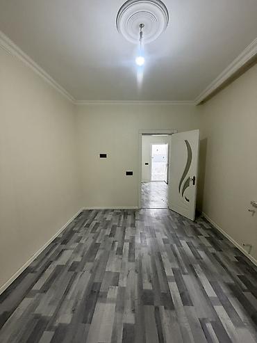 badamdarda: Bakı, 20-ci sahə, 3 otaqlı, Köhnə tikili, m. Elmlər Akademiyası, 76 kv. m — 3