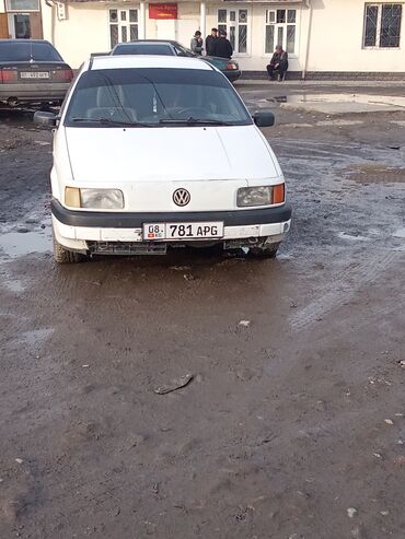 Volkswagen: Volkswagen Passat: 1989 г., 1.8 л, Механика, Газ, Седан