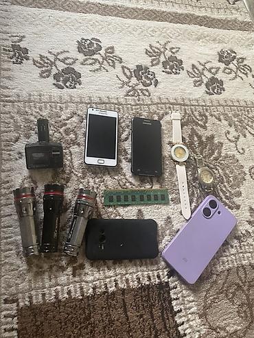 Другие аксессуары для мобильных телефонов: Лот электроники и аксессуаров: - Смартфон Samsung Galaxy S II — 5