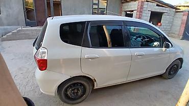bud e9: Honda Fit: 2002 г., 1.3 л, Автомат, Бензин, Хэтчбэк — 3