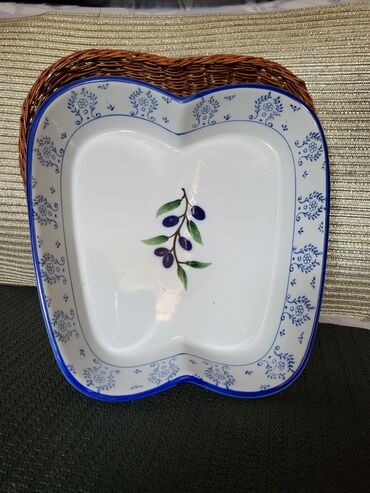 Činije: Posuda nova,vintaz porcelanska sa korpom. Nova posuda univerzalna,sve na lalafo.rs — 2 Činije: Posuda nova,vintaz porcelanska sa korpom. Nova posuda univerzalna,sve — 2