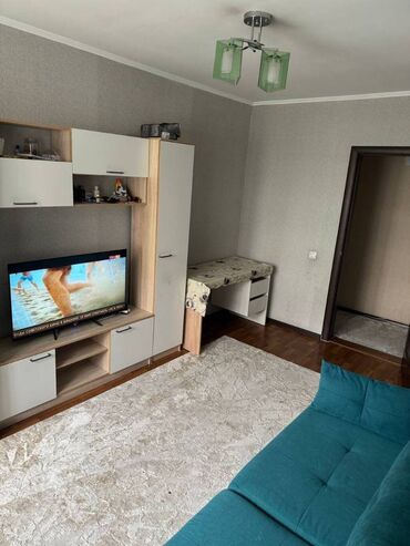 комната кызыл аскер: 3 комнаты, 70 м²