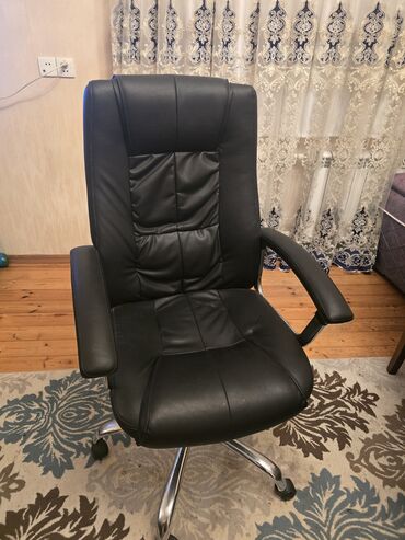 Ofis və oyun kresloları: İşlənmiş, Təkərli, Qolları tənzimlənmir, Dəri