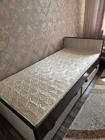 односпальный кровать: Односпальная кровать, Б/у, С матрасом, длина - 200 см — 2