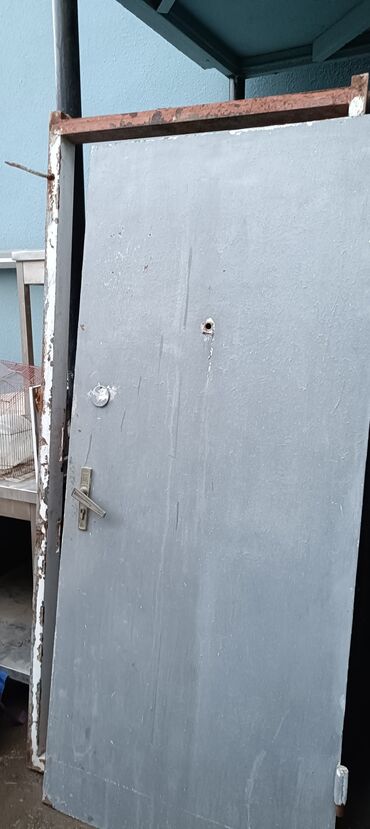 işlənmiş kafel metlax: Metal qapı və dəmir qutu-kaxon - Material: qalın metal təbəqədən