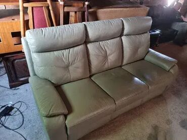 Sofe i kaučevi: Odlican kozni trosed ima napajanje strujom i svoj adapter za sklapanje na lalafo.rs — 8 Sofe i kaučevi: Odlican kozni trosed ima napajanje strujom i svoj adapter za sklapanje — 8