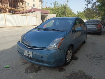 toyota prius kredit: Gunluk verilir 400 azn depozit gunu 30 azn xercler daxil