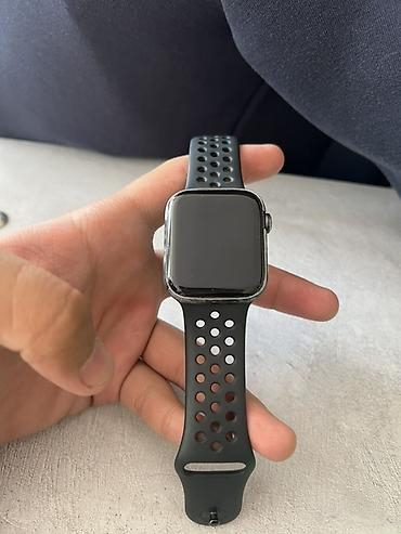 apple m4: Apple Watch (Series не указан) с серым перфорированным спортивным — 5