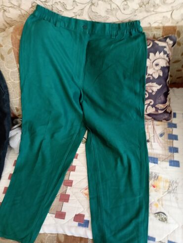 ženske kratke pantalone: Pantalone 300 dinara