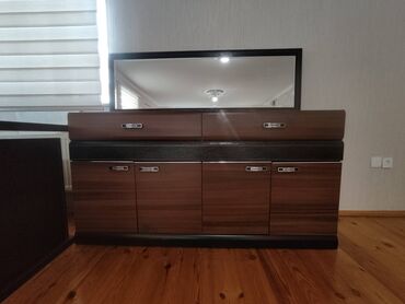 Komodlar: 2 ədəd yaxşı vəziyyətdə güzgülü komod satılır. Ölçüləri aşağıdakı — 14