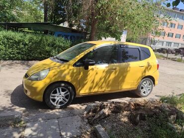 Легковой транспорт: Сдаю в аренду: Легковое авто, Под такси
