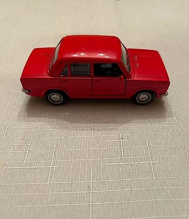 qirmizi masin: Məhsul: Kolleksiya üçün die-cast metal oyuncaq avtomobil modeli — 9