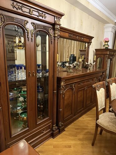 Qonaq otağı dəstləri: Klassik üslubda qonaq otağı mebel dəsti Tərkibi: - Uzunoval yemək — 5