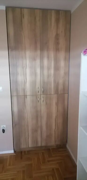 Ormari: Ormar 41 📌 Specifikacije: Materijal: Univer ploča Debljina: 18 mm — 3