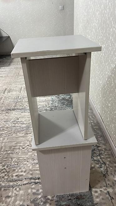 table study: Журнальный/приставной столик из ЛДСП светло-серого цвета с текстурой — 1
