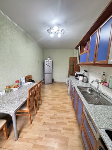 индивидуалки г новосибирск: 3 комнаты, 77 м², Индивидуалка, 4 этаж, Старый ремонт
