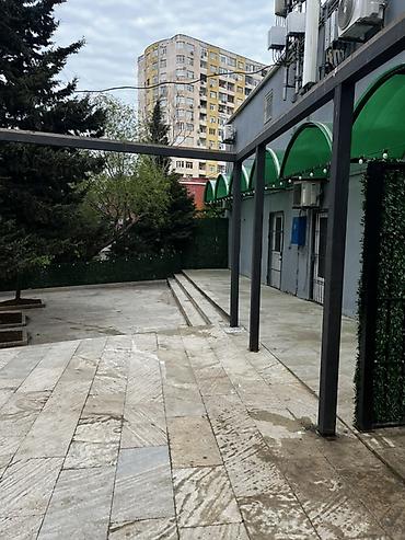 kafe stolari: Açıq hava məkanı – terras/bahçe sahəsi kirayə üçün - Geniş daş — 4