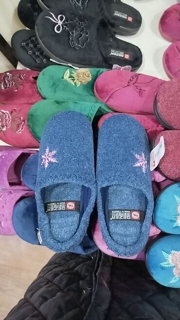 Домашние тапочки: Домашние тапочки GEZER - Мягкие плюшевые тапочки-мулы с открытой — 10