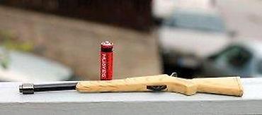 Upaljači i prateća oprema: Upaljač u obliku puške / karabina24,5 cm. Upaljač u obliku puške/ — 9