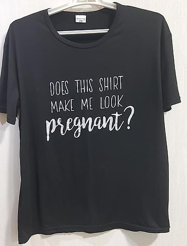 t shirt: Qara qadın T‑şörtü – üzərində “Does this shirt make me look pregnant?” — 1