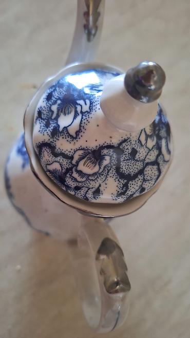 Kettles: Bokal, cajnik NOV od KOBALTA sa srebrnim detaljima! Visina 22cm! — 2