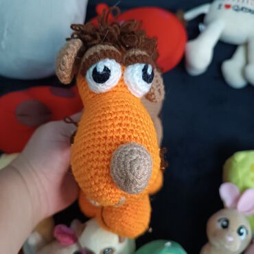 Игрушки: Набор мягких игрушек включает в себя семь различных фигурок, каждая со — 10