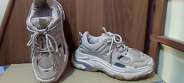 Мокасины и лоферы: Женская обувь — несколько пар на выбор:размеры36 лаковые туфли и Деми — 4