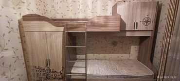 двухъярусная кровать в стиле лофт: Многофункциональная детская двухъярусная кровать, выполненная из