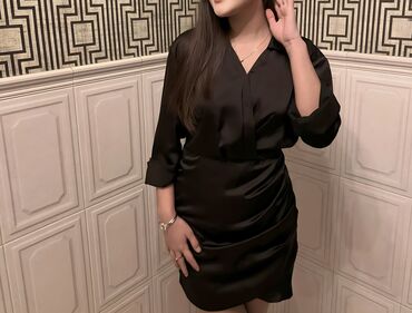 черное вечернее платье: Вечернее платье, Короткая модель, Атлас, С рукавами, XL (EU 42)