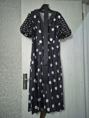 Dəstlər, kostyumlar: Qadın geyimləri dəsti – müxtəlif modellər 1) Qara rəngli, xırda ağ — 10