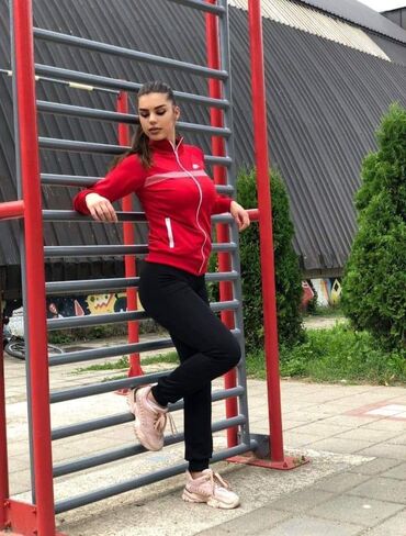 Gornji i donji deo: M - 2XL
3000
Album trenerke 1 — 8