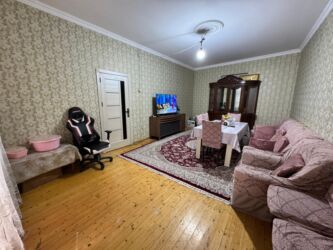 Həyət evləri və villaların satışı: 8-ci kilometr 4 otaqlı, 100 kv. m, Kredit var, Orta təmir — 1