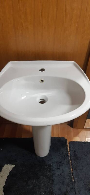 WC šolje i lavaboi: Lavabo sa postoljem 60x49cm-postolje 66cm ocuvano 4000fin