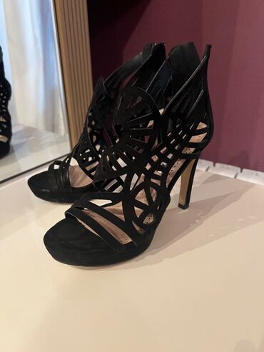 домашние тапочки зайчики: 37-38 razmere gedir. 1 defe geyinilib qiymet 15 azn lalafo.az -da домашние тапочки зайчики: 37-38 razmere gedir. 1 defe geyinilib qiymet 15 azn