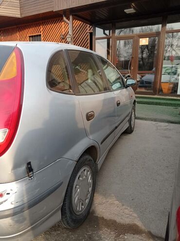 машина ист: Nissan Almera Tino: 2000 г., 2 л, Автомат, Бензин, Хэтчбэк