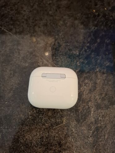 Salam Airpods 4 satilir 2 ay işlenilib 250azn endirim cuzi ola biler