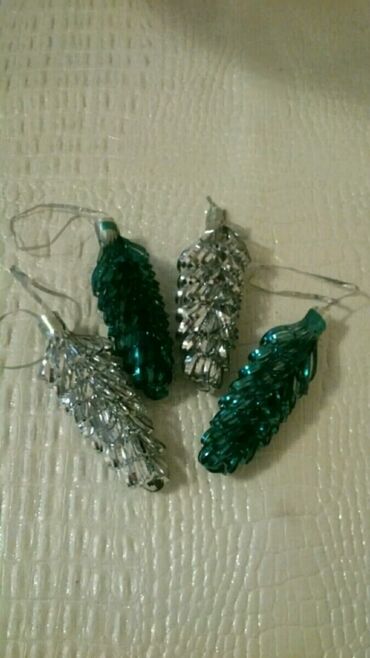 Yeni il oyuncaqları və bəzəkləri: Ёлочные игрушки. Каждое фото по 3 маната. Есть ещё ёлочные игрушки — 8