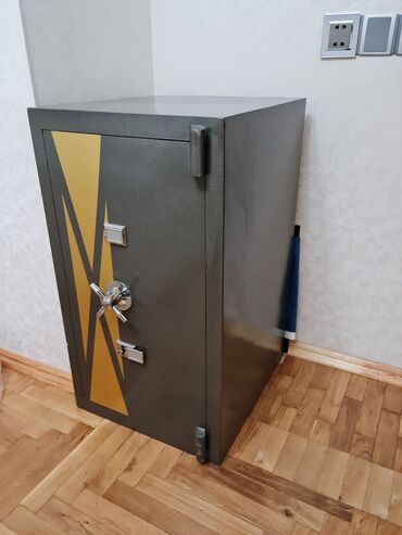 pul yigmaq ucun qutu: Seyf yenidir. Yanğına davamlı, xüsusi materialdan hazırlanmış, 2