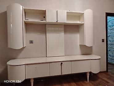 Tv stend satılır 150 azn. Şəhəriçı çatdırılma qiymətə daxildir/svnc