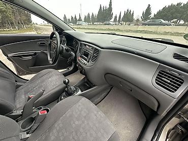 Kia: Kia Rio hatchback - Kuzov: 5 qapılı hatchback, boz rəng - Mühərrik — 12