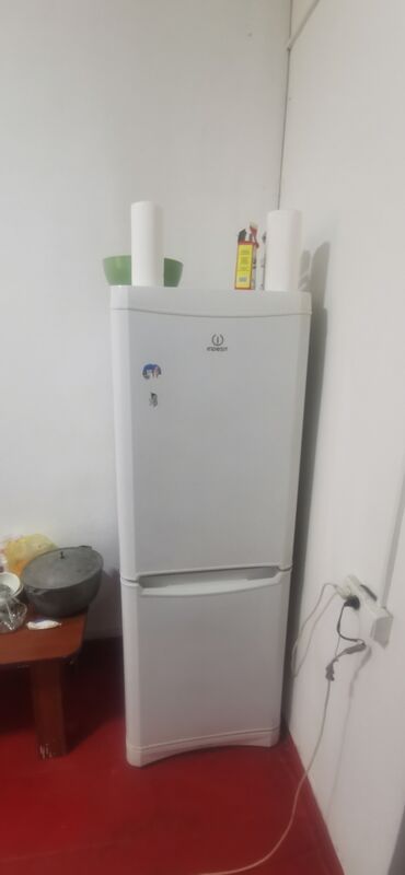 Холодильники: Холодильник Indesit, Б/у, Двухкамерный, 175 *