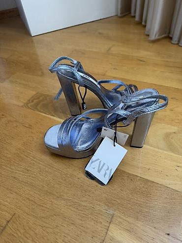 Basanoşka və səndəllər: Zara, Ölçü: 36, rəng - Gümüşü, Yeni — 1