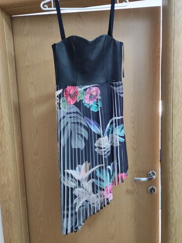 svečane duge haljine: Guess S (EU 36), color - Multicolored, With the straps