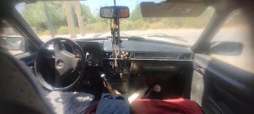 24 volqa: Model: GAZ Volga (GAZ-24 seriyası) Kuzov: sedan, ağ rəng Nömrə nişanı — 6