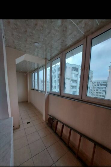 Uzunmüddətli kirayə mənzillər: Həzi Aslanov metrosunun çıxışında 18 mertebeli binanın 17-ci — 2