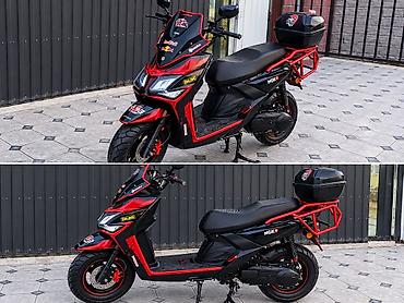 пластик скутера: Скутер 150–160 cc (визуально класс «адвенчер/кафе») с ярким кастомным — 1